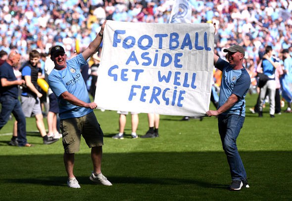 Chiến thắng tử thần, Sir Alex Ferguson lần đầu tiên xuất hiện trước công chúng - Ảnh 3.