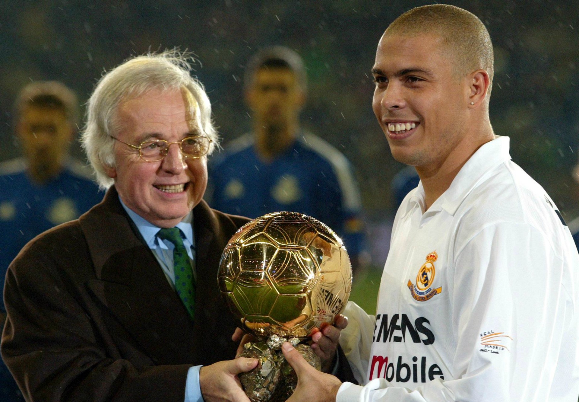 Ronaldo ra đi, Real Madrid hết quả bóng vàng trong đội hình sau 2 thập kỷ - Ảnh 4.
