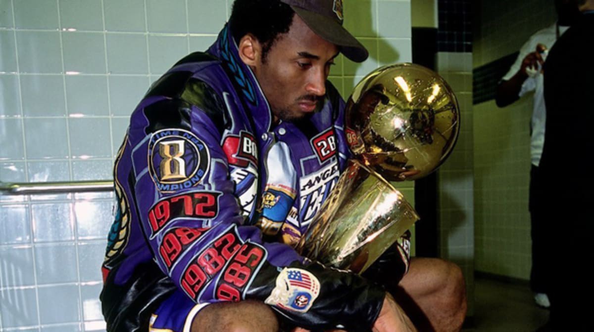 Vì sao Kobe Bryant lại khóc trong phòng tắm tại chung kết NBA 2001? - Ảnh 1.