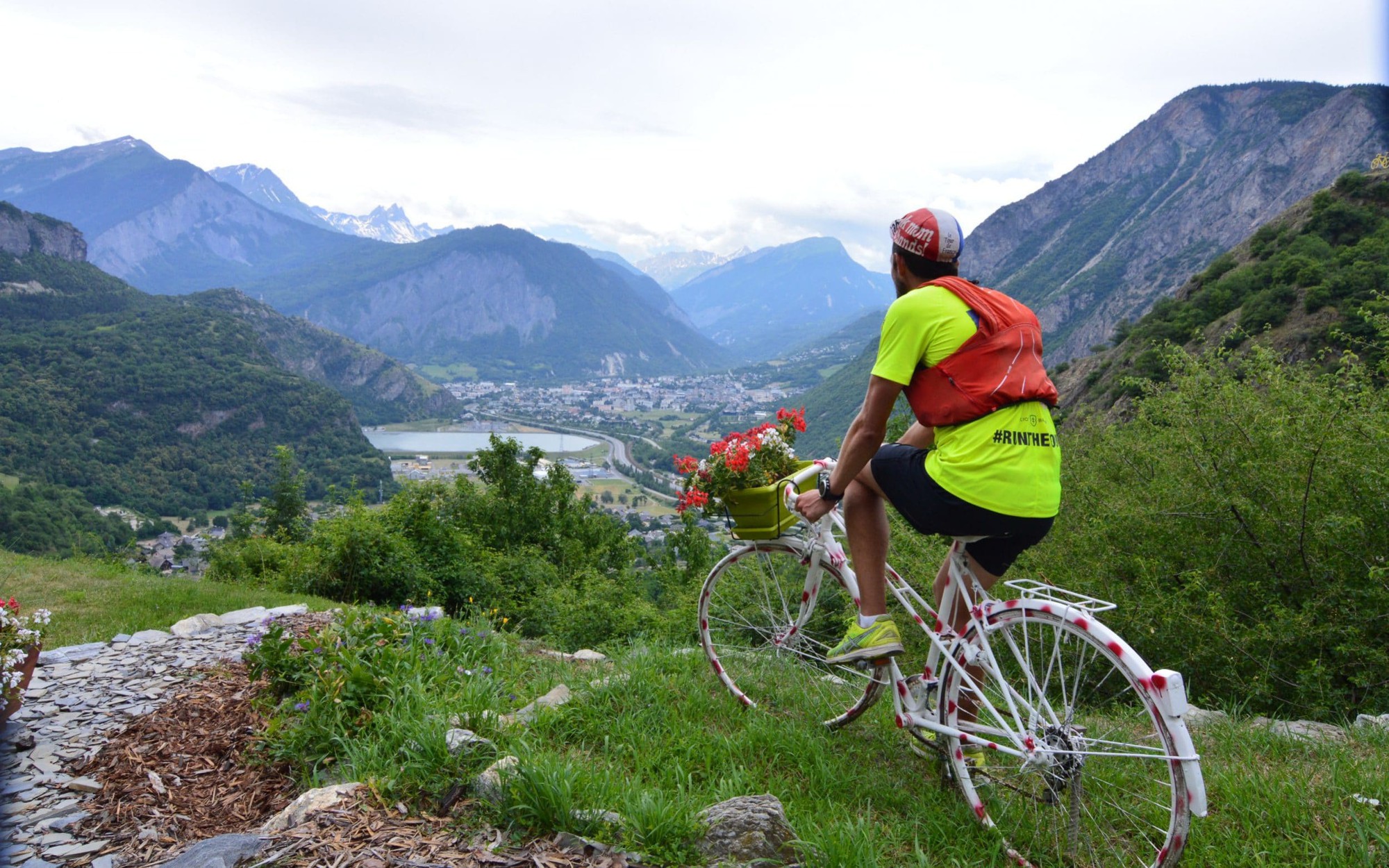 Chinh phục 3300km Tour de France 2018 bằng... chạy bộ - Ảnh 8.