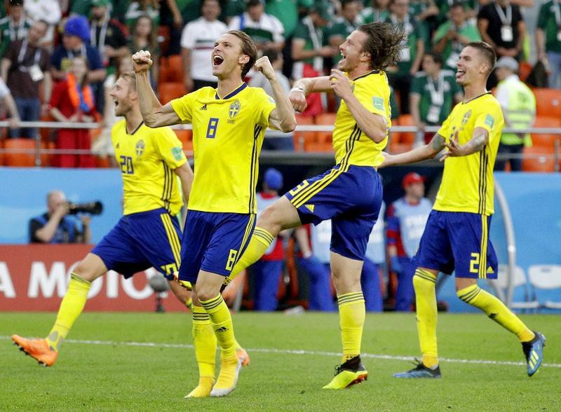 Messi của Thụy Sỹ phá hỏng ngày vui của Thụy Điển, đưa đội nhà vào tứ kết? - Ảnh 1.