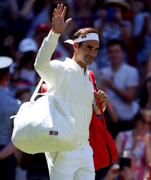 Roger Federer nổi cáu vì được hỏi về hợp đồng trang phục thi đấu siêu khủng - Ảnh 4.