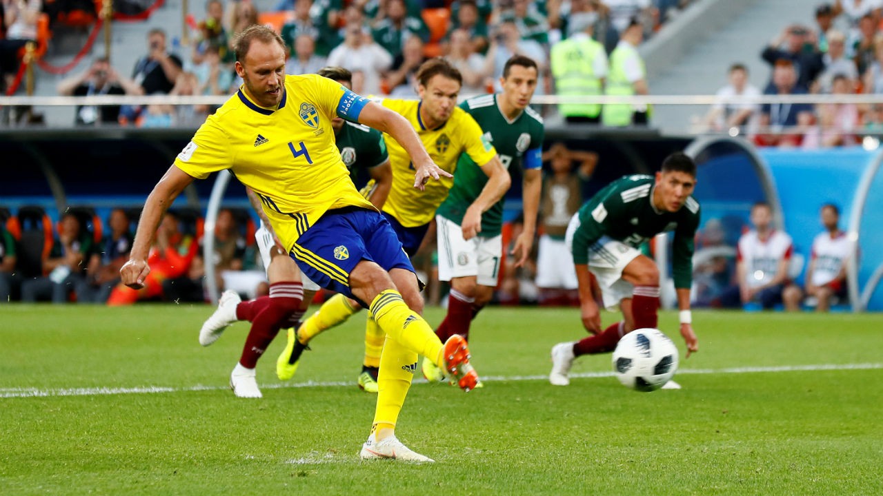 Messi của Thụy Sỹ phá hỏng ngày vui của Thụy Điển, đưa đội nhà vào tứ kết? - Ảnh 2.