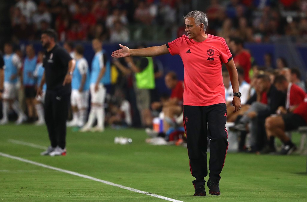 Không được đáp ứng mục tiêu chuyển nhượng, Mourinho trở thành... ứng viên bị sa thải? - Ảnh 1.