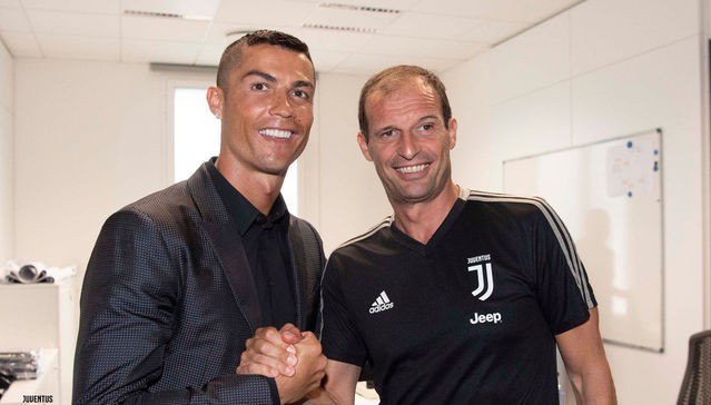 Chùm ảnh ngày đầu tiên của Cristiano Ronaldo tại Juventus - Ảnh 10.