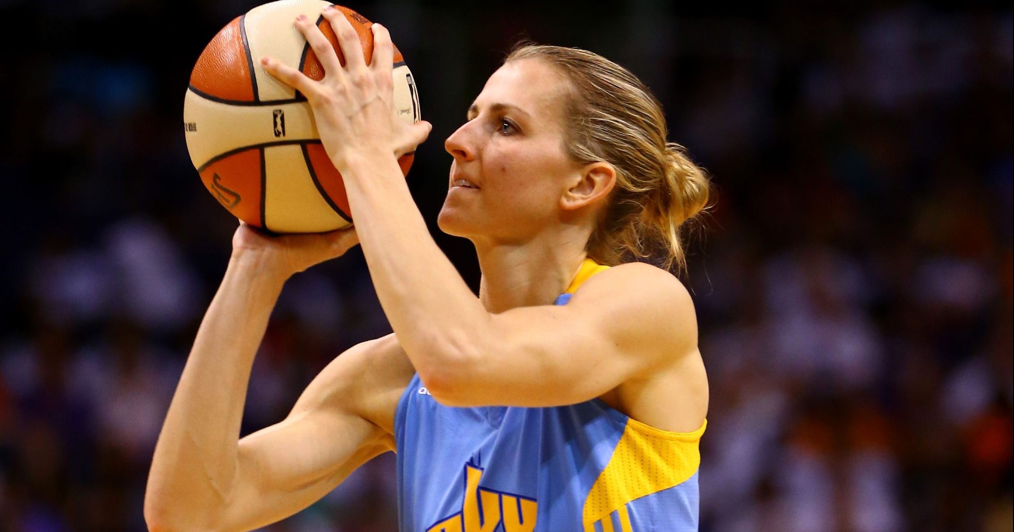 Khi nữ cầu thủ WNBA này thi ném 3 thì Stephen Curry phải gọi bằng cụ - Ảnh 1.