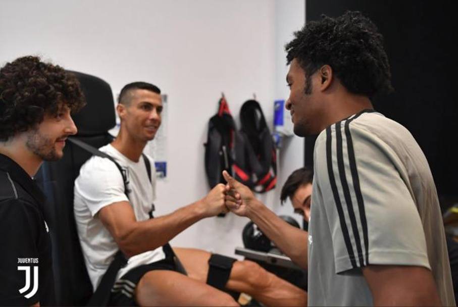 Chùm ảnh ngày đầu tiên của Cristiano Ronaldo tại Juventus - Ảnh 7.