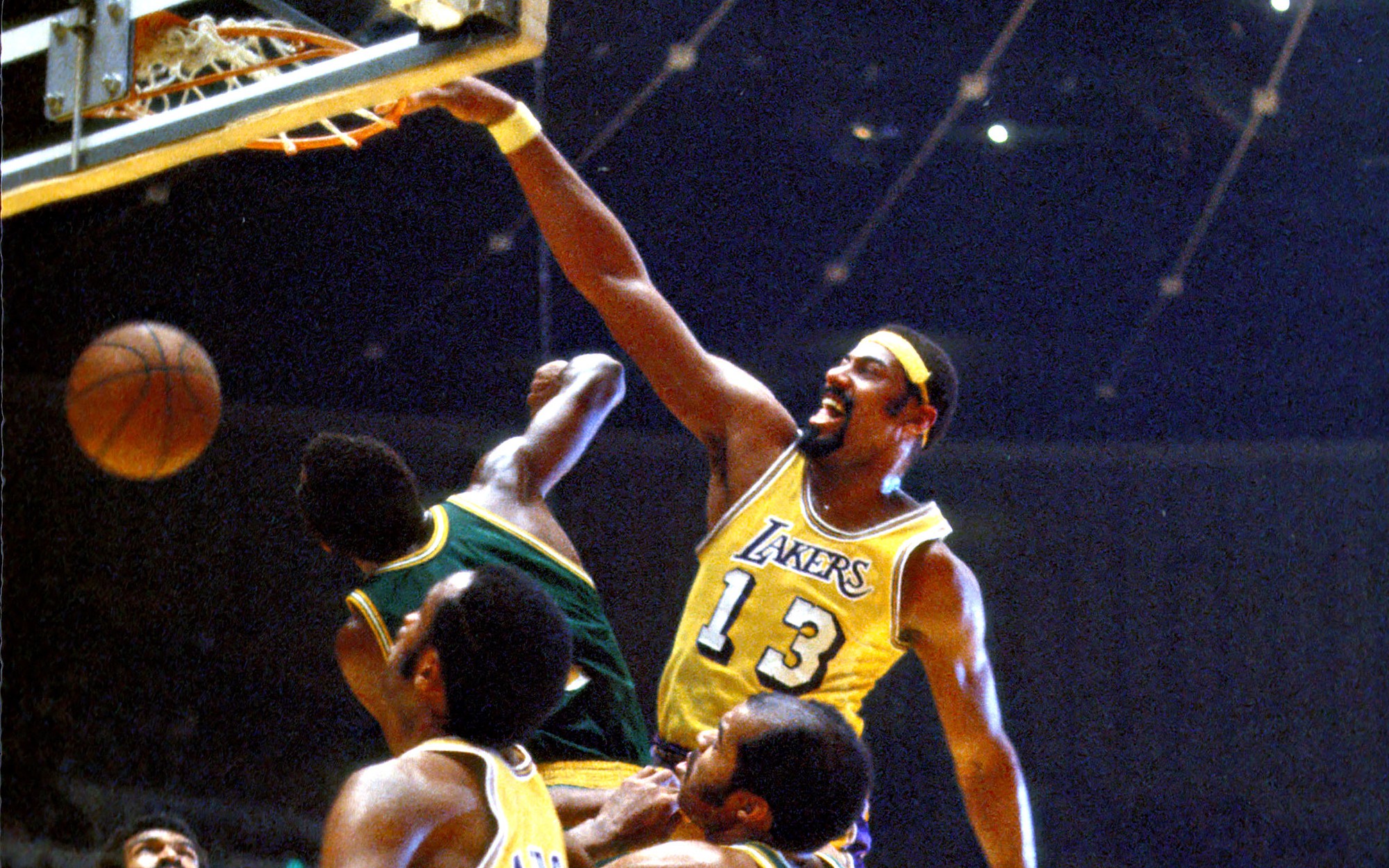 10 chiến thần bá đạo nhất từng đầu quân cho Los Angeles Lakers - Ảnh 10.