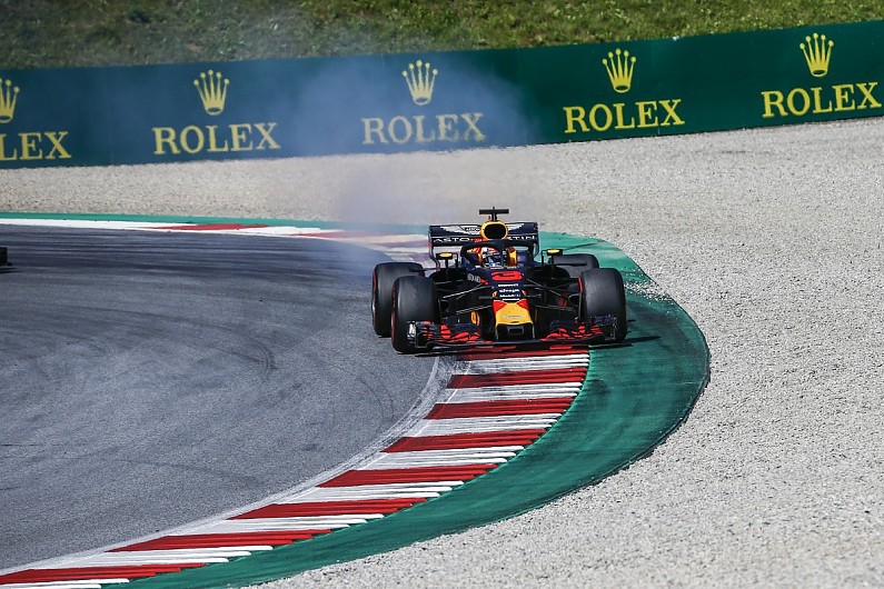Mercedes hy vọng thoát án phạt, Red Bull gặp họa vì Ricciardo - Ảnh 3.