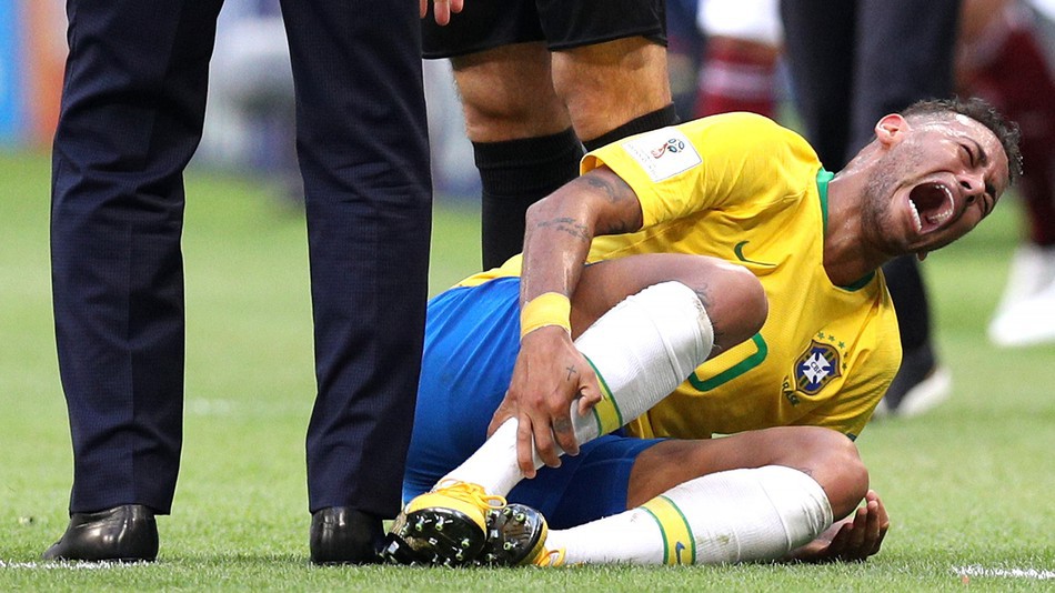 14 phút nằm sân và sự thật về việc HLV Tite từng nổi điên vì thói diễn kịch ăn vạ của Neymar - Ảnh 1.