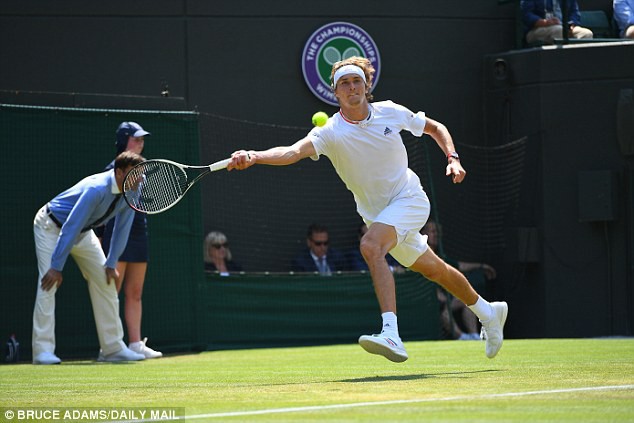 Wimbledon 2018 ngày thứ 5: Sao trẻ Alexander Zverev thoát hiểm, các sao nữ hàng đầu tiếp tục rụng - Ảnh 2.