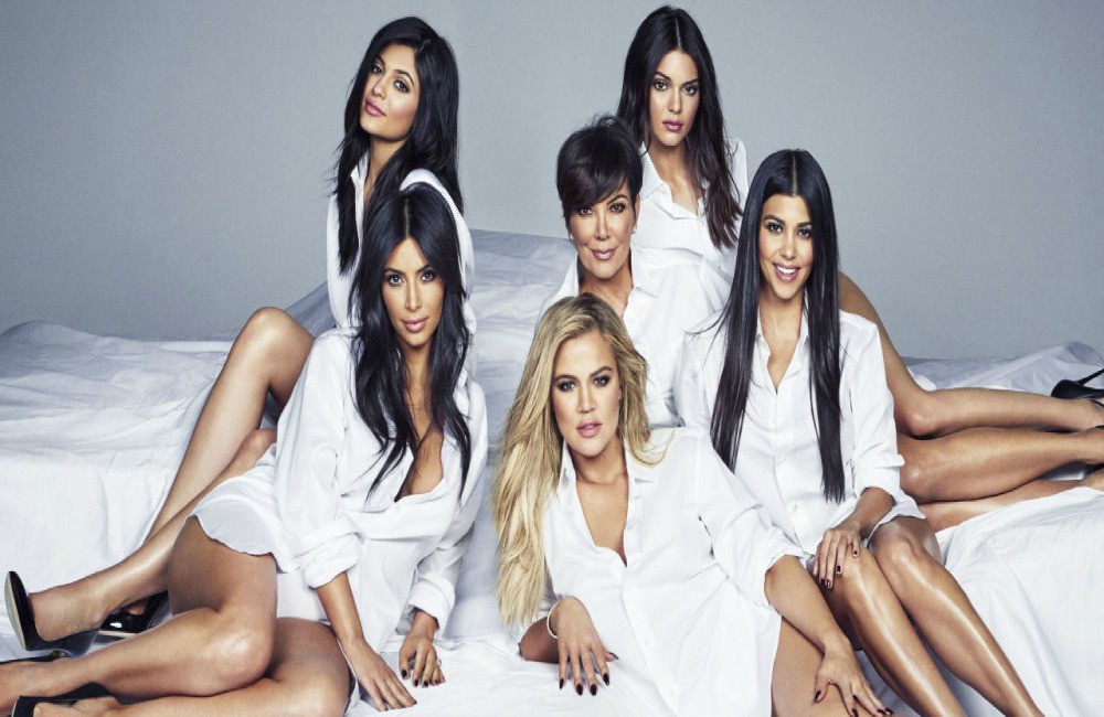 Khi các chị em nóng bỏng nhà Kardashian tụ họp tiệc tùng - Ảnh 7.