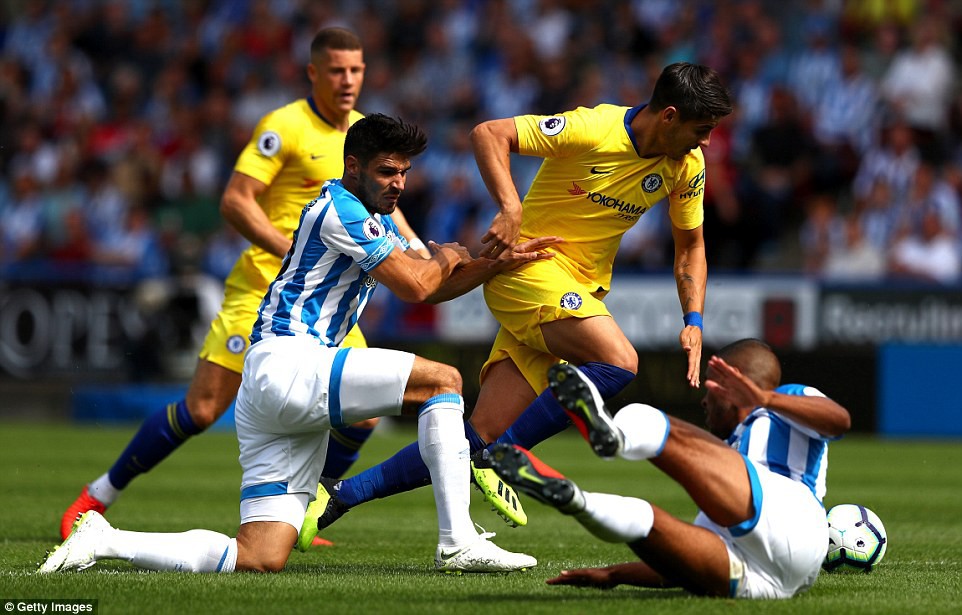 5 điểm nhấn đáng chú ý từ màn ra mắt của HLV Sarri ở trận Huddersfield - Chelsea - Ảnh 5.