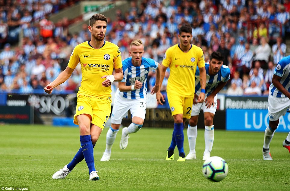 5 điểm nhấn đáng chú ý từ màn ra mắt của HLV Sarri ở trận Huddersfield - Chelsea - Ảnh 1.