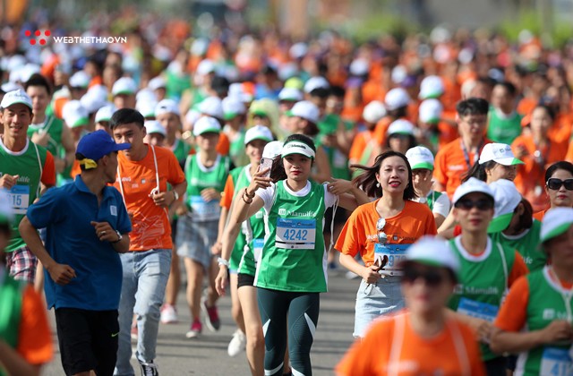 Chùm ảnh: Biển người tranh tài tại cự ly 5km Manulife Danang International Marathon 2018. - Ảnh 11.