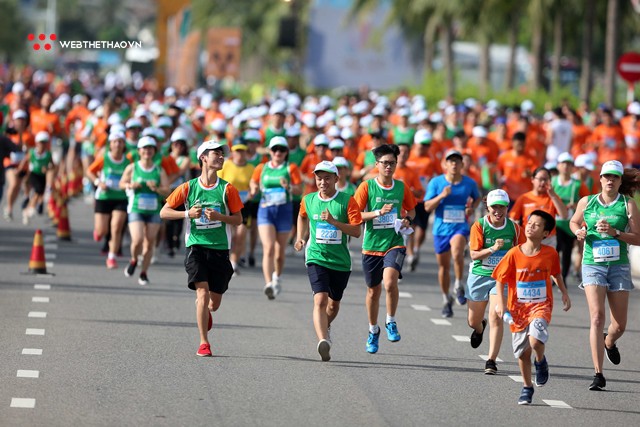 Chùm ảnh: Biển người tranh tài tại cự ly 5km Manulife Danang International Marathon 2018. - Ảnh 1.