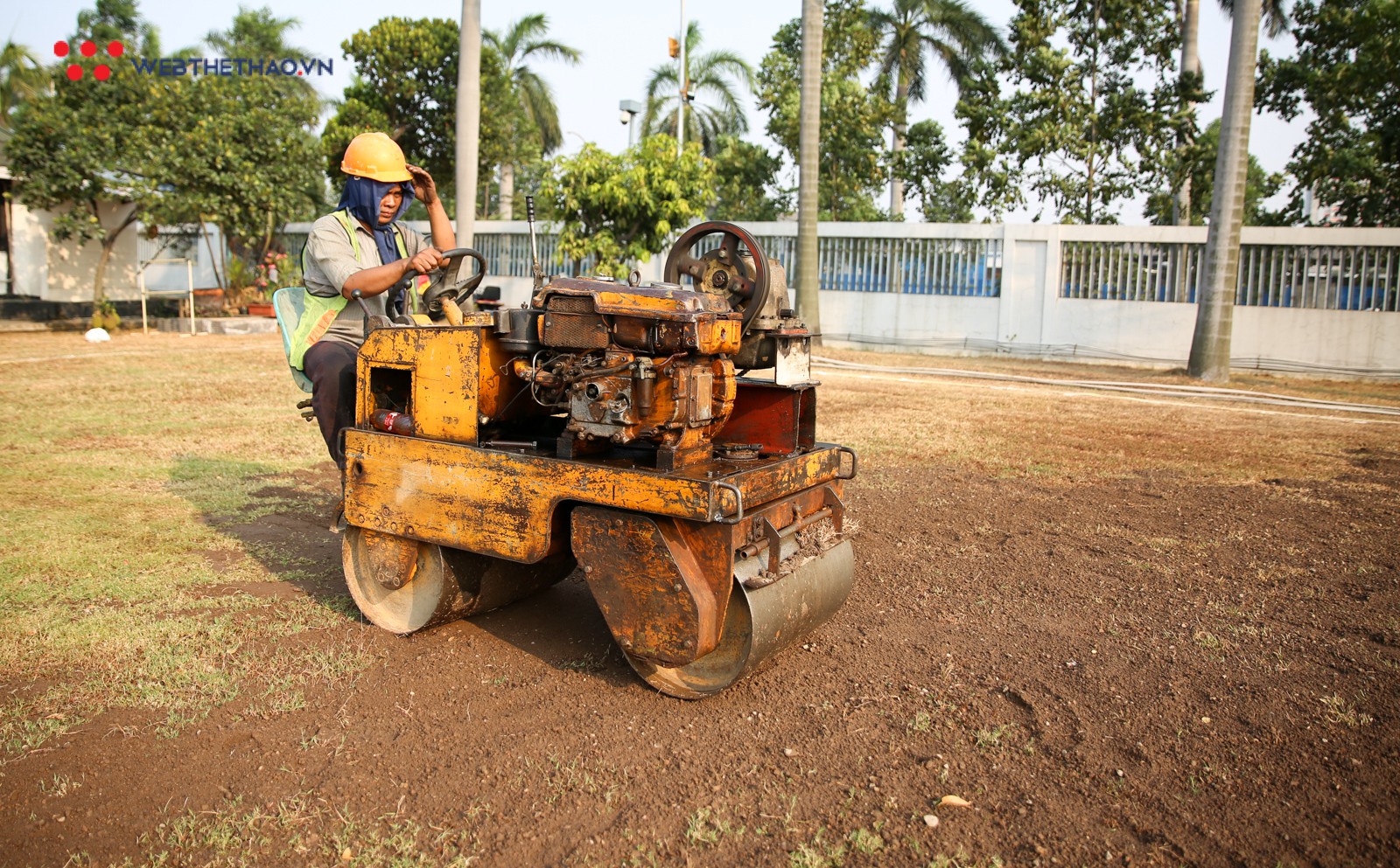 Cận cảnh HLV Park Hang Seo lắc đầu vì sân tập, Olympic Việt Nam bỏ sân 11 lui về sân 7 - Ảnh 5.