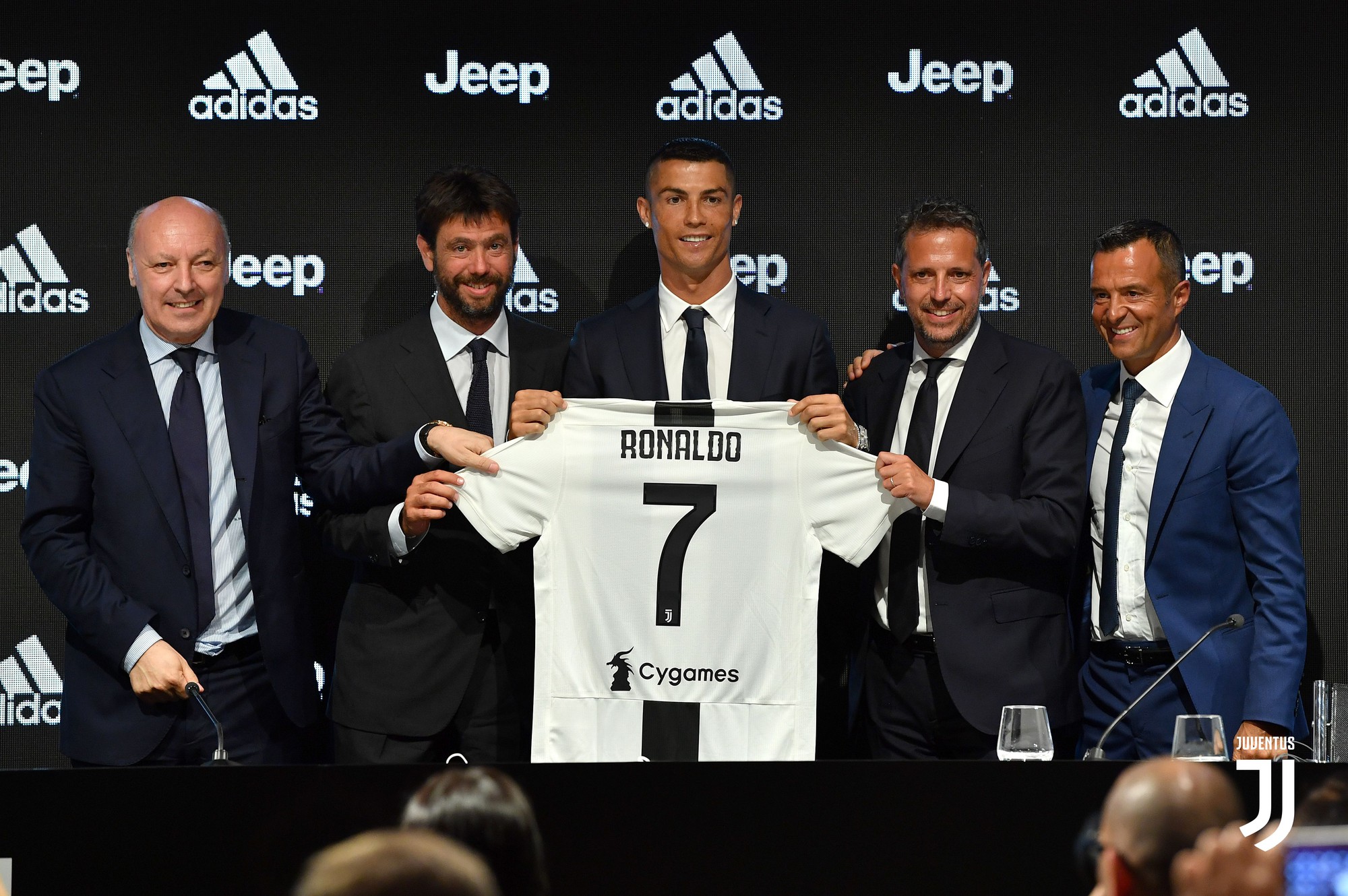 Sức hút Ronaldo giúp Juventus đè bẹp Barca, Real và cả Man Utd trên Youtube - Ảnh 4.