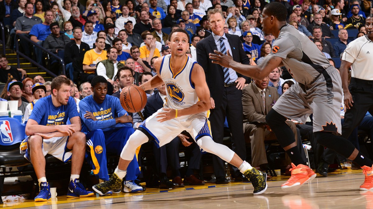 Nghe Stephen Curry hé lộ top 4 cầu thủ nhồi bóng đỉnh nhất lịch sử NBA của anh - Ảnh 1.