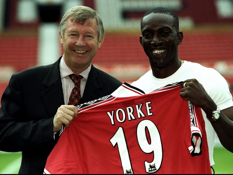 Huyền thoại Dwight Yorke của Man Utd gia nhập danh sách cầu thủ... vỡ nợ sau khi giải nghệ - Ảnh 2.