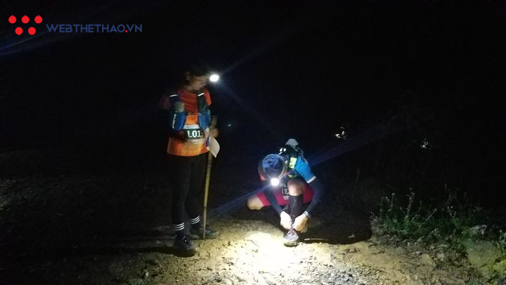 Loop Ultra Trail 2018: Đêm lầy lội trên đỉnh Ba Vì - Ảnh 9.