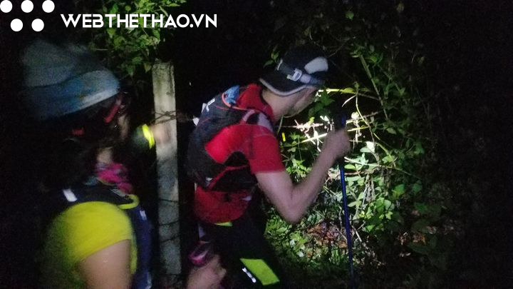 Loop Ultra Trail 2018: Đêm lầy lội trên đỉnh Ba Vì - Ảnh 12.