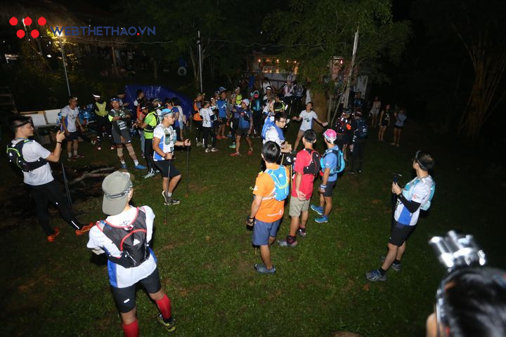 Loop Ultra Trail 2018: Đêm lầy lội trên đỉnh Ba Vì - Ảnh 1.