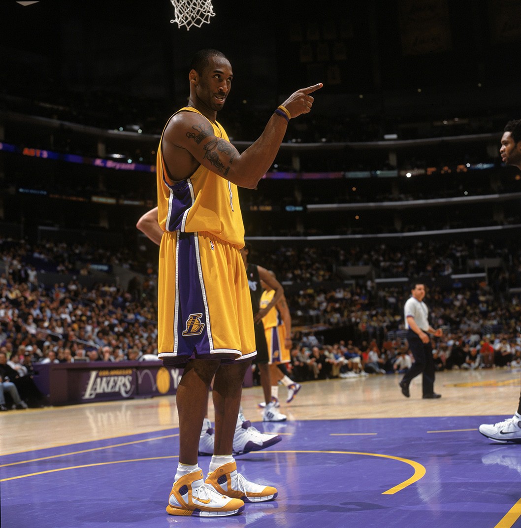 Nhìn lại những mẫu giày quan trọng nhất trong sự nghiệp của Kobe Bryant - Ảnh 6.