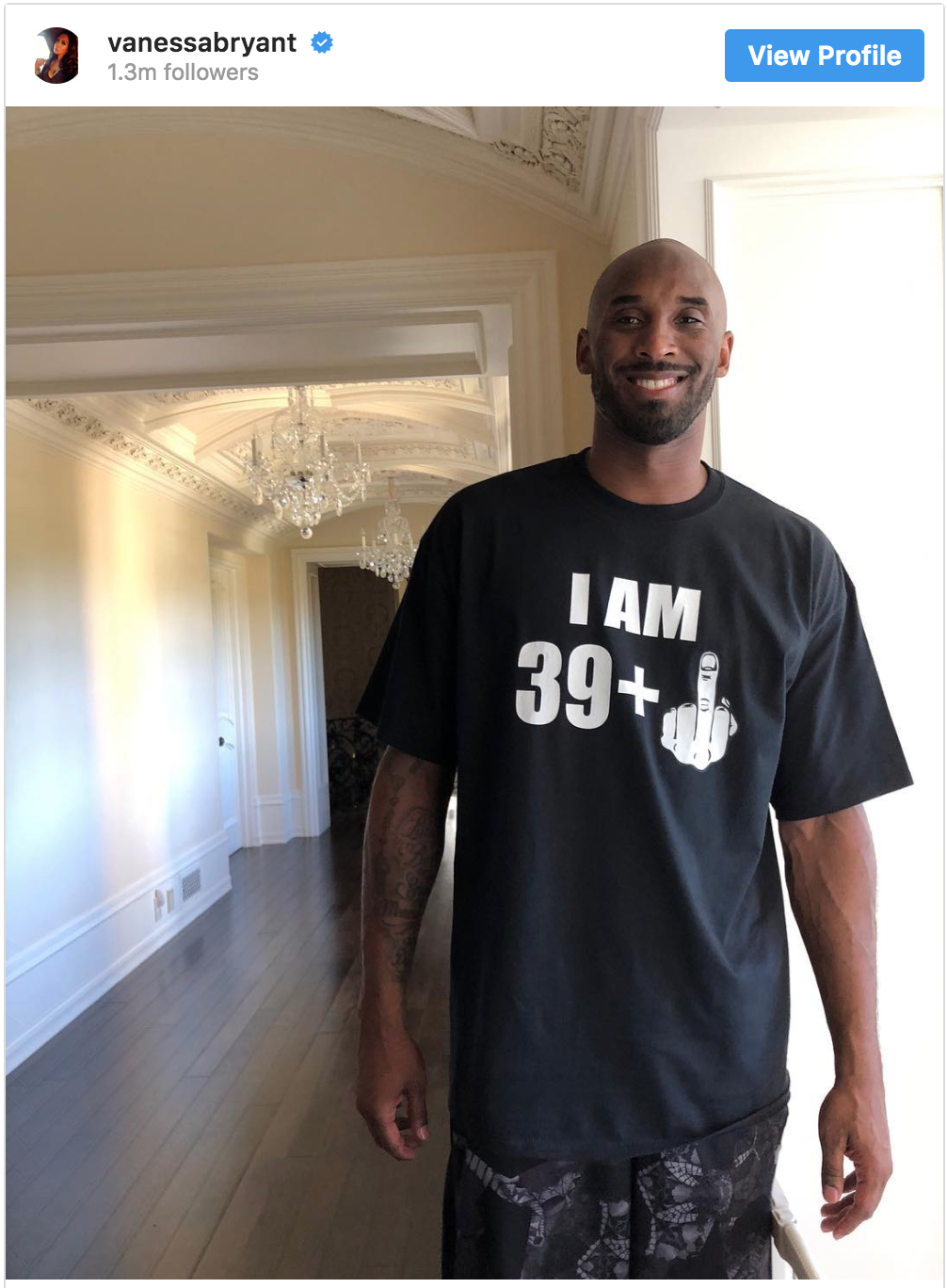 Cạn lời với món quà sinh nhật kịch độc mà vợ đã tặng cho Kobe Bryant - Ảnh 1.