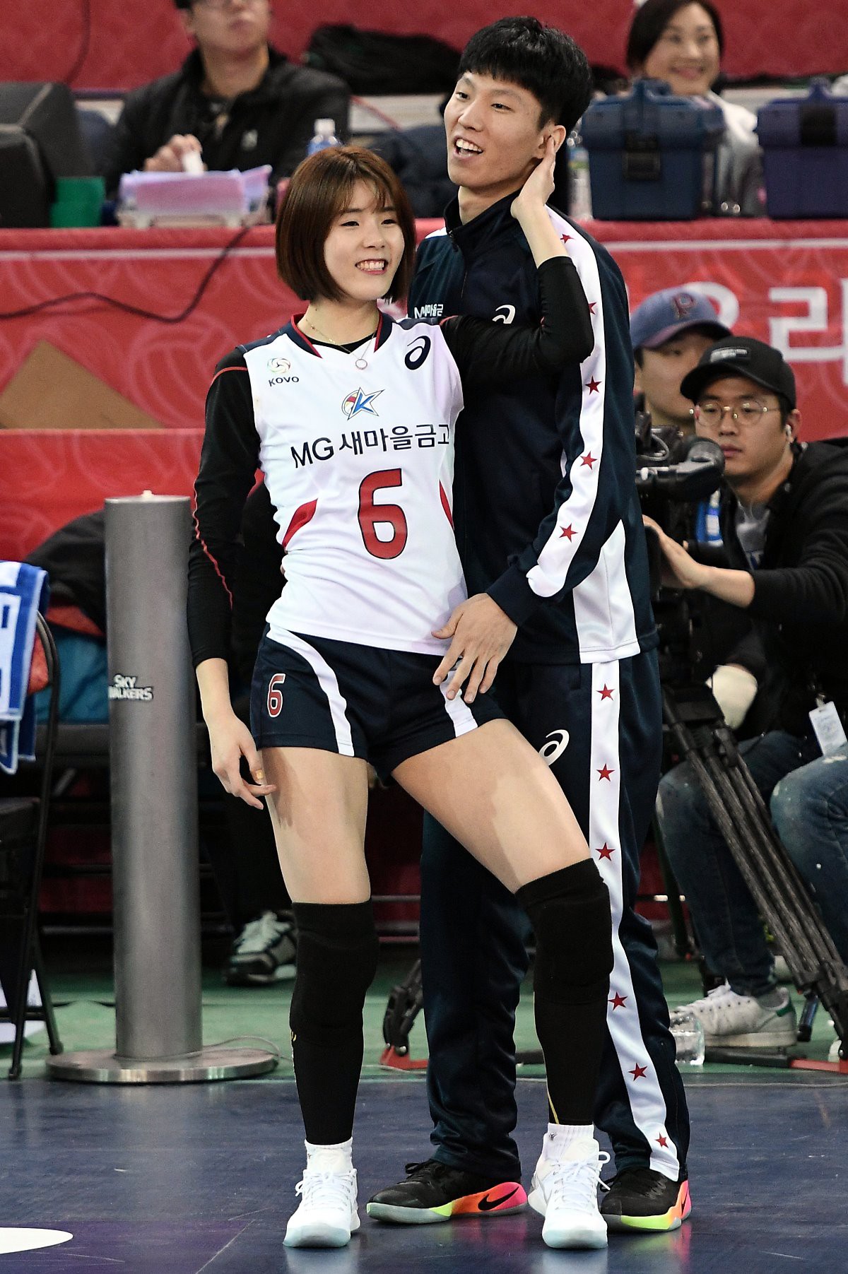Những bước nhảy sexy của Nữ hoàng vũ đạo bóng chuyền Hàn Quốc - Ảnh 16.
