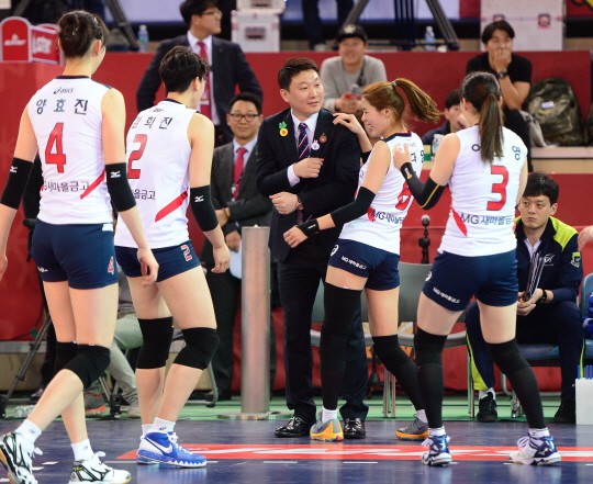 Những bước nhảy sexy của Nữ hoàng vũ đạo bóng chuyền Hàn Quốc - Ảnh 17.