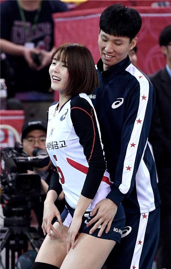 Những bước nhảy sexy của Nữ hoàng vũ đạo bóng chuyền Hàn Quốc - Ảnh 24.