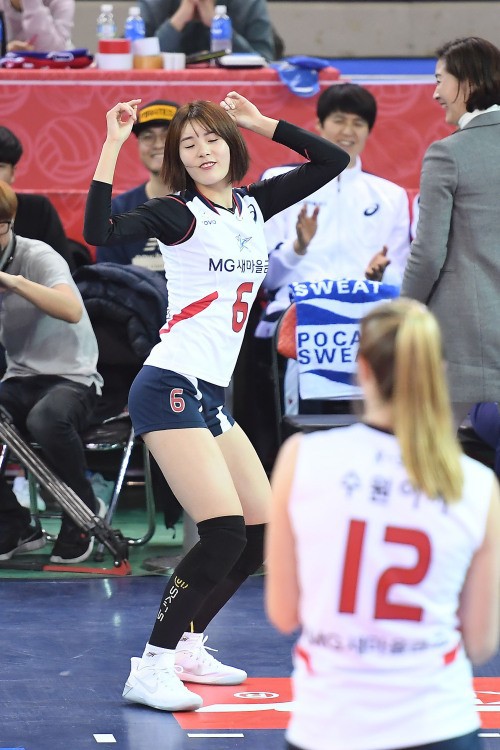 Những bước nhảy sexy của Nữ hoàng vũ đạo bóng chuyền Hàn Quốc - Ảnh 25.