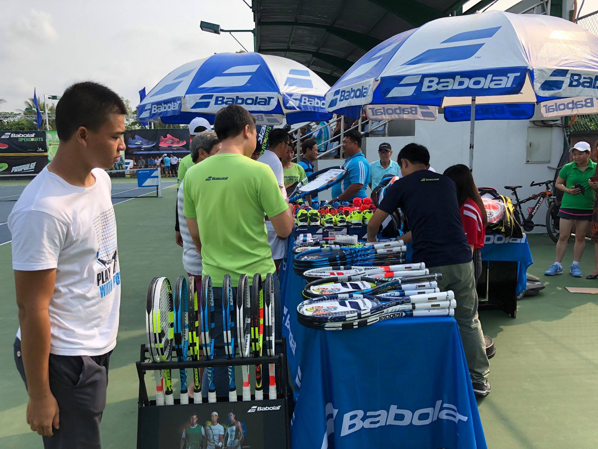 Giải Babolat Open Courts Hà Nội 2018: Ngày hội làng banh nỉ với trai đẹp, dị nhân và công nghệ - Ảnh 2.