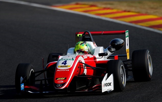 Tiếp bước cha, con trai huyền thoại Schumacher lần đầu thắng chặng F3 - Ảnh 4.