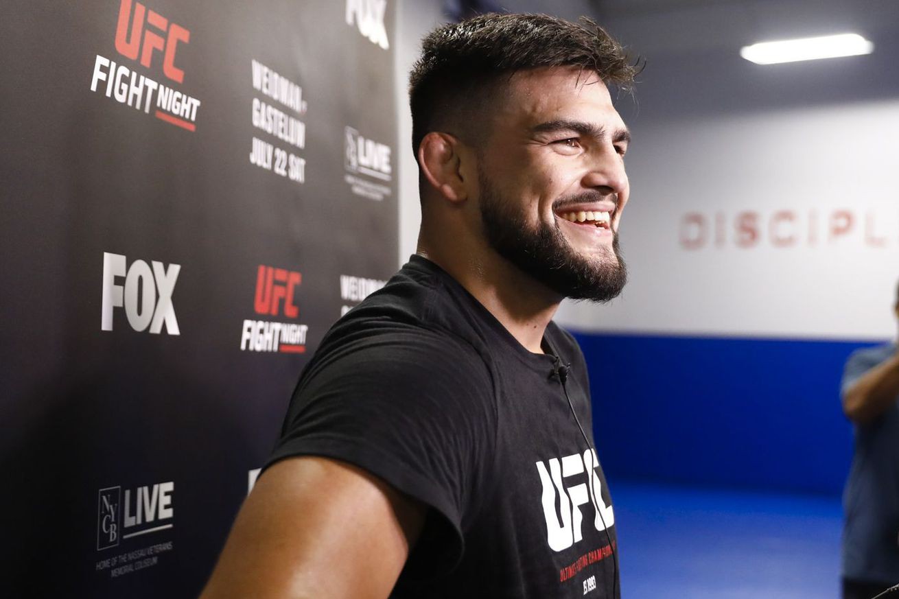 Kelvin Gastelum: Conor McGregor sẽ khó lòng vượt qua sức mạnh của Khabib - Ảnh 2.