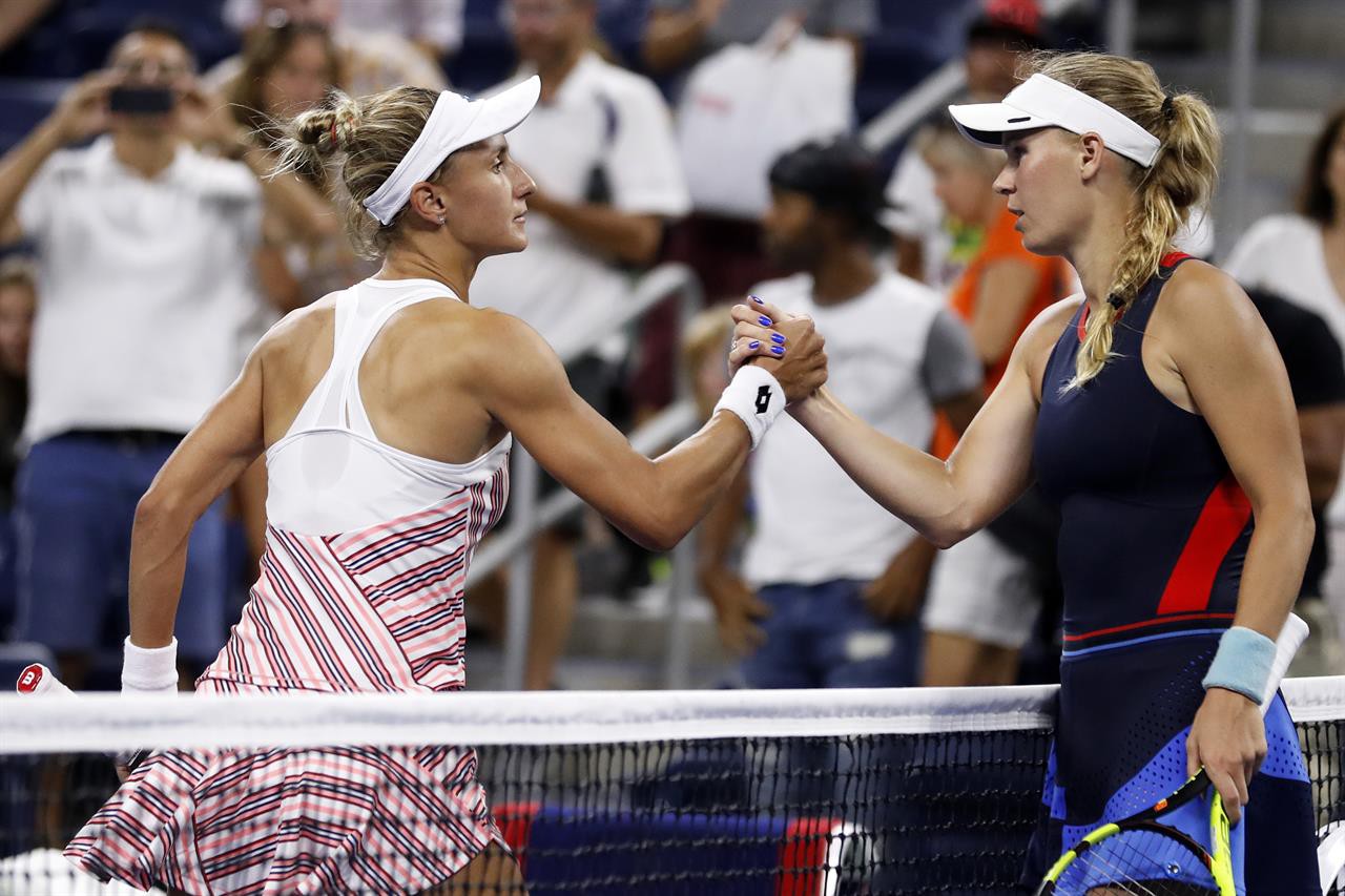 Vòng 2 US Open: Sharapova dễ dàng đi tiếp, Wozniacki thua sốc - Ảnh 7.