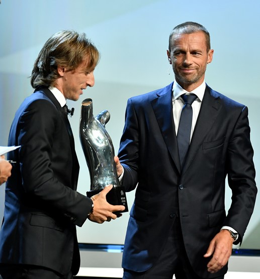 Ronaldo bỏ phần thưởng, Luka Modric đoạt giải Cầu thủ xuất sắc nhất năm của UEFA - Ảnh 3.