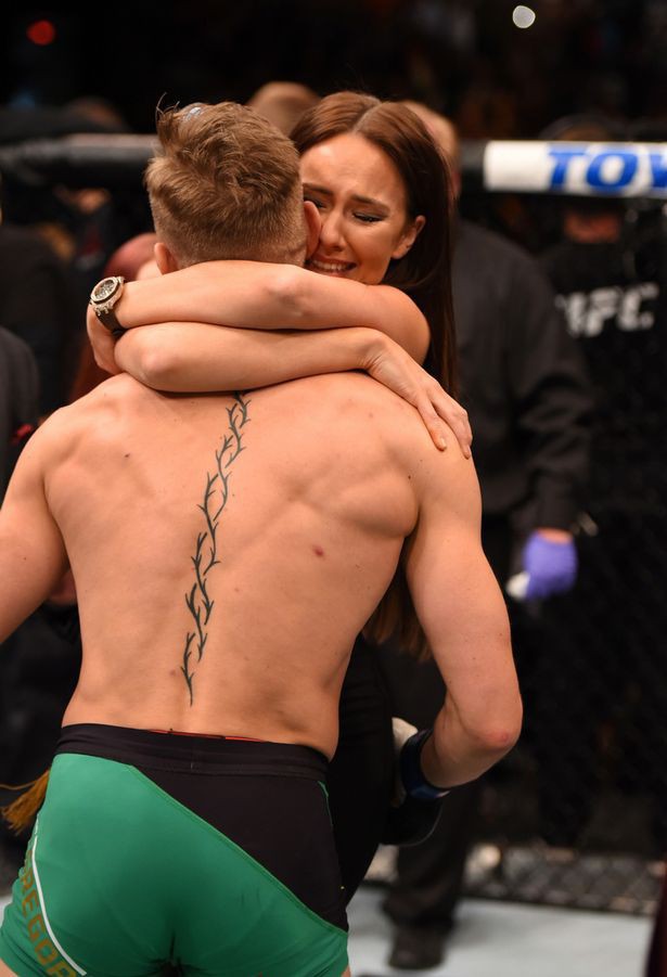 Lịch thi đấu UFC của Conor McGregor bị ảnh hưởng vì... bạn gái sinh nở - Ảnh 3.