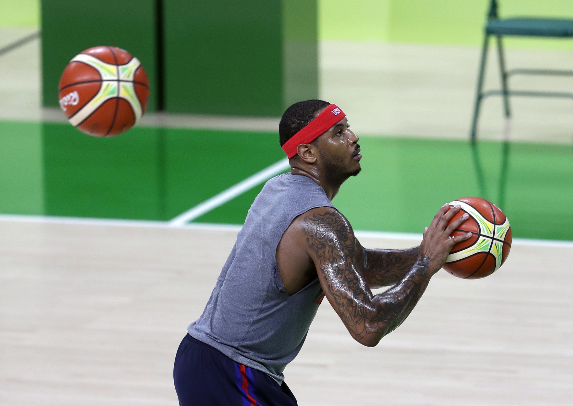 Carmelo Anthony đang luyện tập bài gì để thích nghi với Houston Rockets? - Ảnh 2.