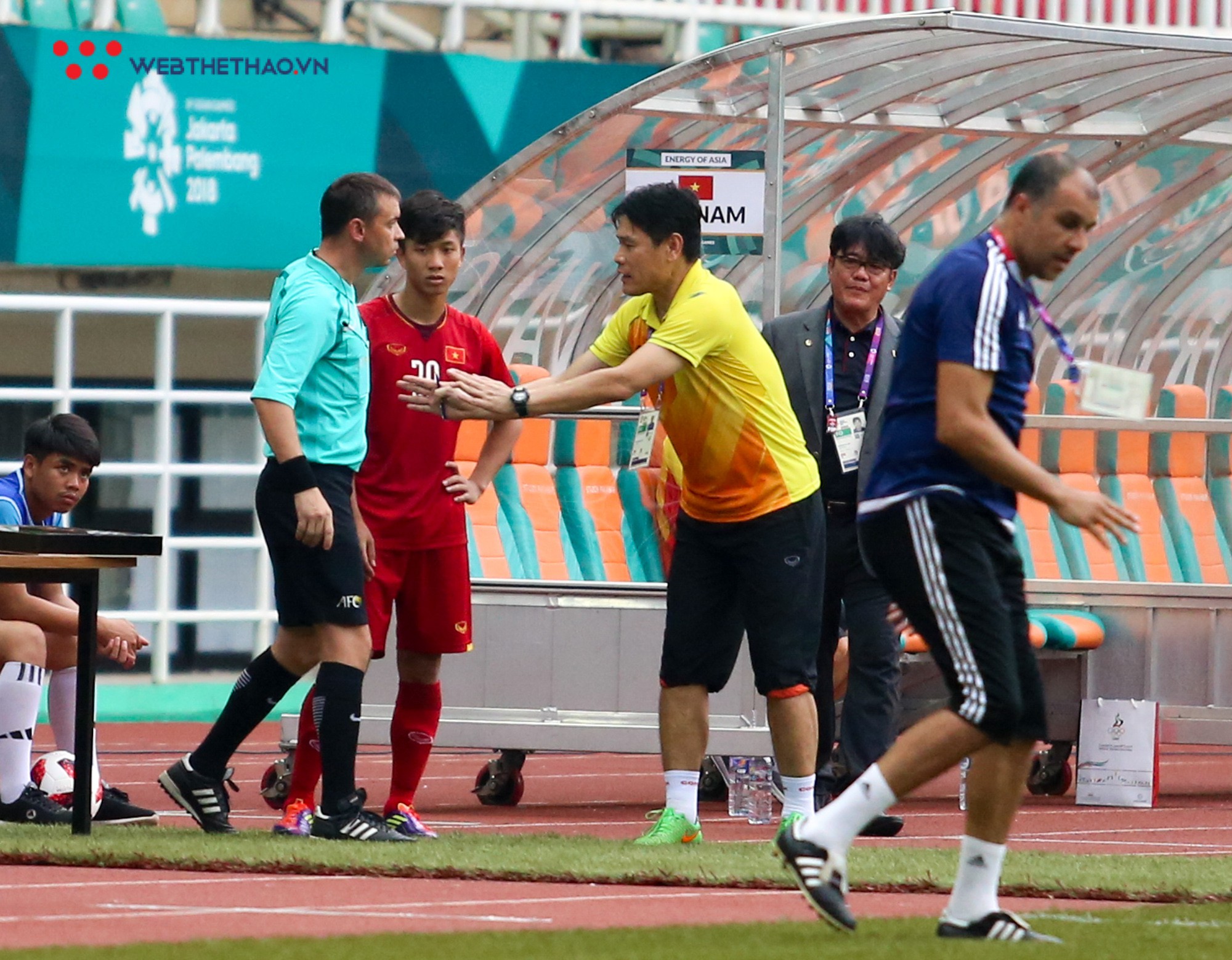 HLV Park Hang Seo bất mãn với Olympic UAE vì câu giờ chờ đá penalty - Ảnh 9.