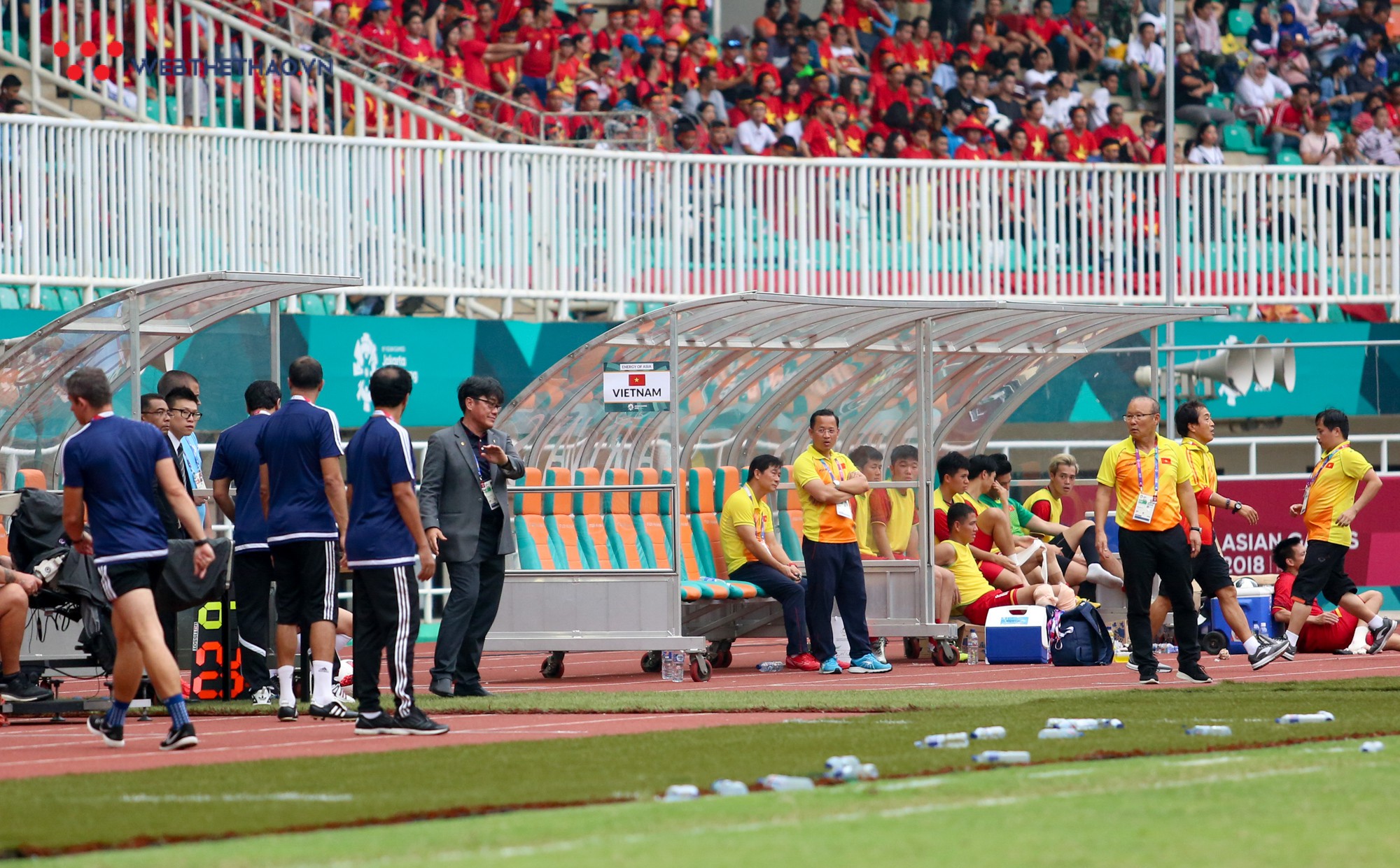 HLV Park Hang Seo bất mãn với Olympic UAE vì câu giờ chờ đá penalty - Ảnh 7.