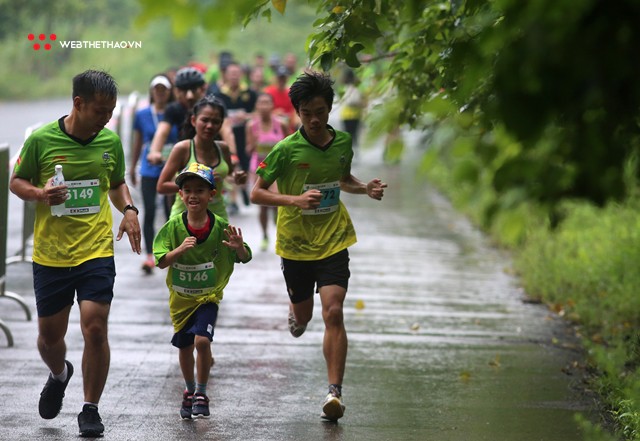 Trang An Marathon 2018: Những bước chân tí hon giữa thánh địa của Tướng Cờ Lau - Ảnh 5.