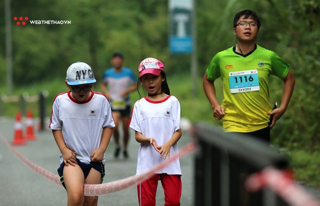 Trang An Marathon 2018: Những bước chân tí hon giữa thánh địa của Tướng Cờ Lau - Ảnh 12.