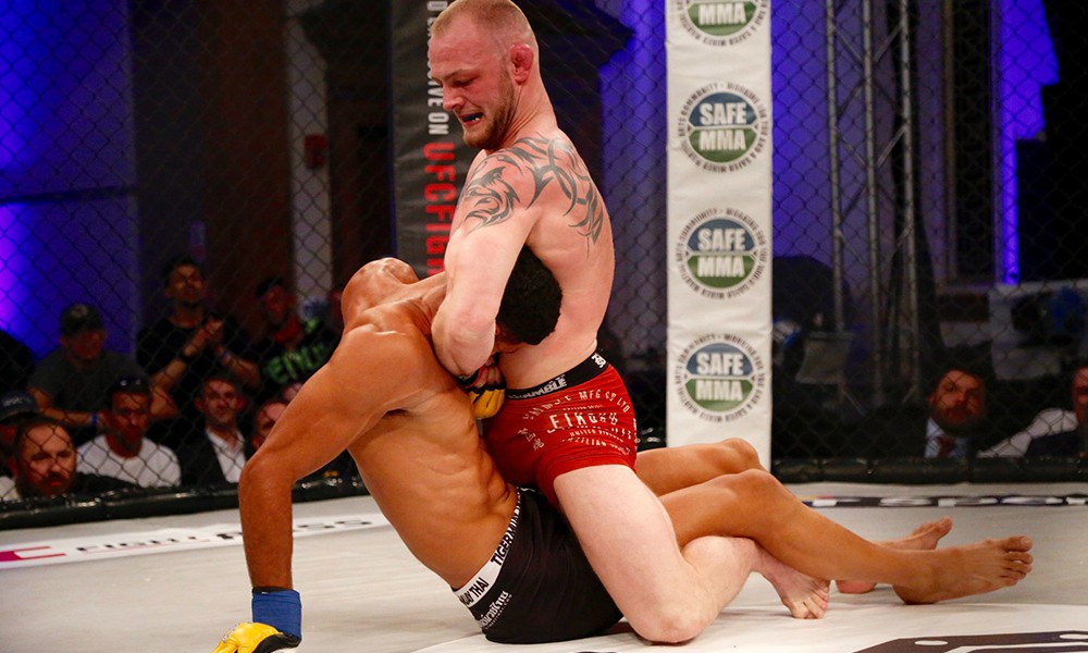 Theo chân Conor McGregor, lại một nhà vô địch Cage Warriors sang UFC - Ảnh 1.