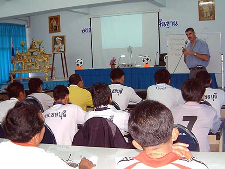 15 năm bóng đá và thể thao Việt - Thái qua góc nhìn của cựu cầu thủ Học viện HAGL (kỳ cuối): Thể thao đâu chỉ là đấm đá  - Ảnh 2.