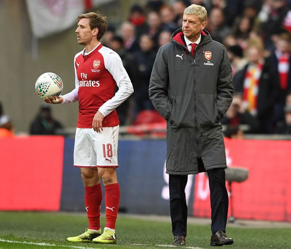 Hậu vệ Arsenal tiết lộ sự khác biệt giữa hai HLV Unai Emery và Arsene Wenger - Ảnh 6.