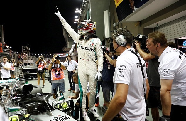 Đua phân hạng Singapore GP 2018: Hamilton khiến Ferrari lo sốt vó - Ảnh 3.