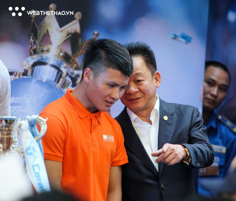 Quang Hải hạnh phúc khi được tặng áo đấu Man City có chữ ký ngôi sao tuyển Đức - Ảnh 11.