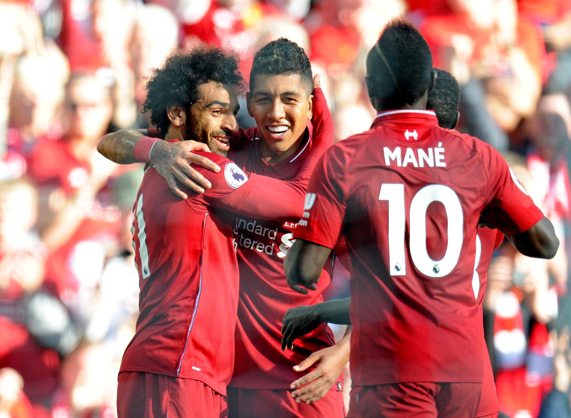 Câu trả lời của Liverpool về tin đồn Mane và Salah mâu thuẫn mất liên lạc - Ảnh 1.
